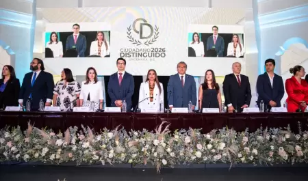 Claudia Agat�n entrega la Medalla Antonio Mel�ndrez a Ciudadan�a Distinguida 202