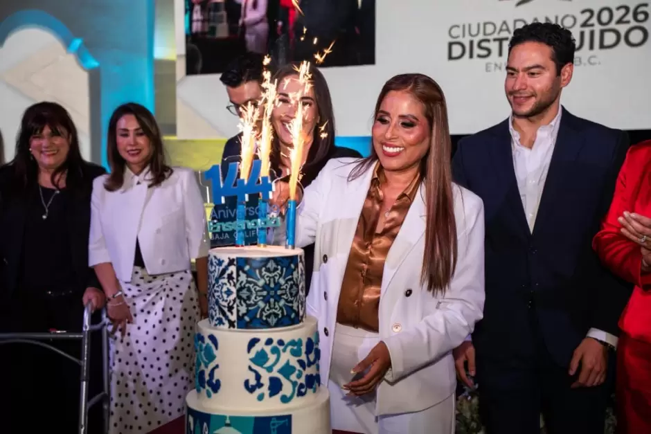 Claudia Agat�n entrega la Medalla Antonio Mel�ndrez a Ciudadan�a Distinguida 2026