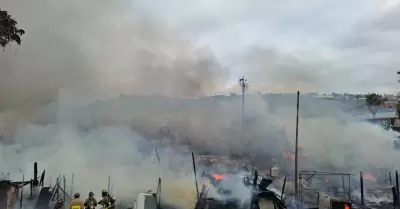 Incendio en asentamiento irregular del Ca��n del Padre en Tijuana