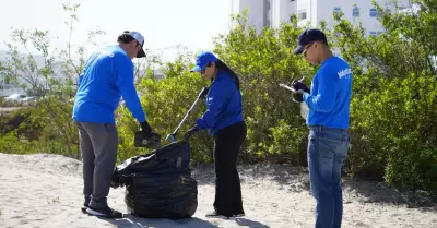 Jornada de limpieza de Playa Pac�fica en Ensenada
