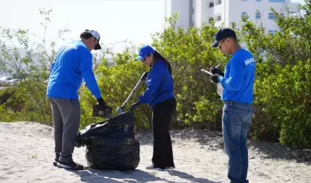 Jornada de limpieza de Playa Pac�fica en Ensenada
