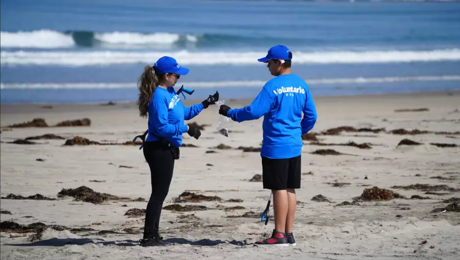 Jornada de limpieza de Playa Pac�fica en Ensenada