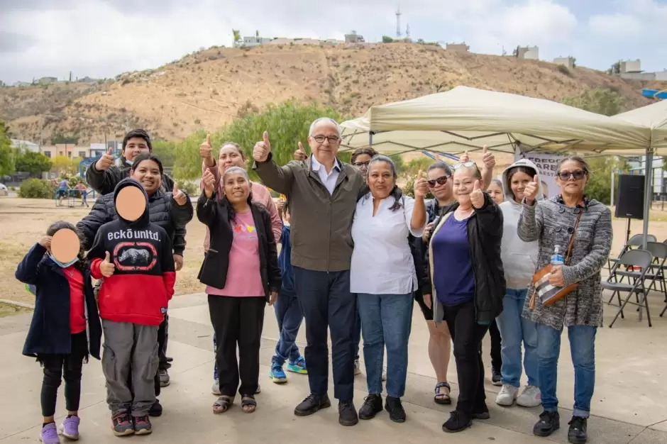 Atiende Alfredo �lvarez invitaci�n de vecinos de la zona este de Tijuana