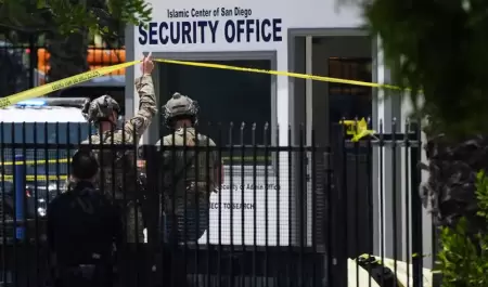 Investigan como crimen de odio ataque armado en mezquita de San Diego