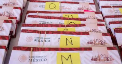 Entrega de tarjetas de la Beca Rita Cetina en Baja California