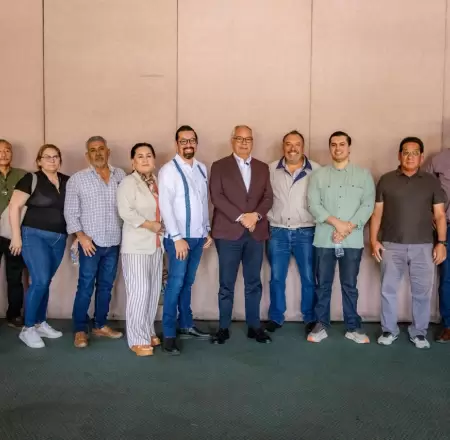 Transportistas de Ensenada plantean necesidades del sector a Alfredo �lvarez