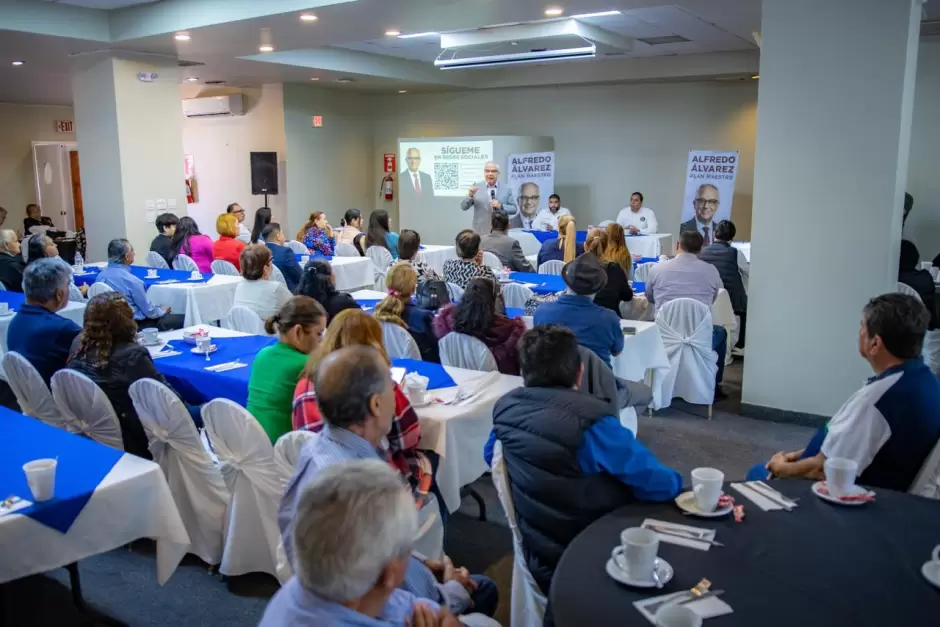 Asiste Alfredo Álvarez al encuentro "Yo Soy Rosarito"