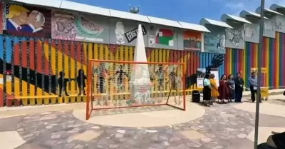 Obra pl�stica "Tejiendo Redes" en el muro entre M�xico y Estados Unidos
