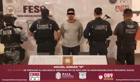 Detienen a hombre armado que circulaba en veh�culo con estrobos en Tijuana