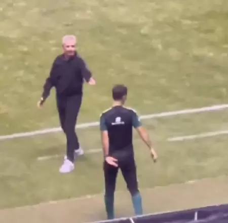 Javier Aguirre rega�a a Rafa M�rquez