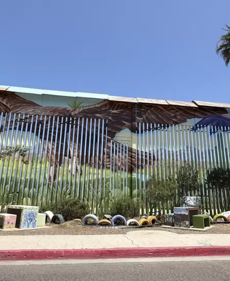 Activistas exigen restaurar jard�n binacional da�ado en playas de Tijuana