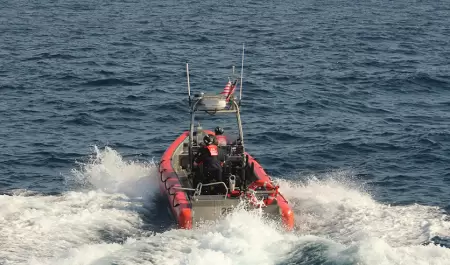 Interceptan lancha con 36 migrantes cerca de San Diego