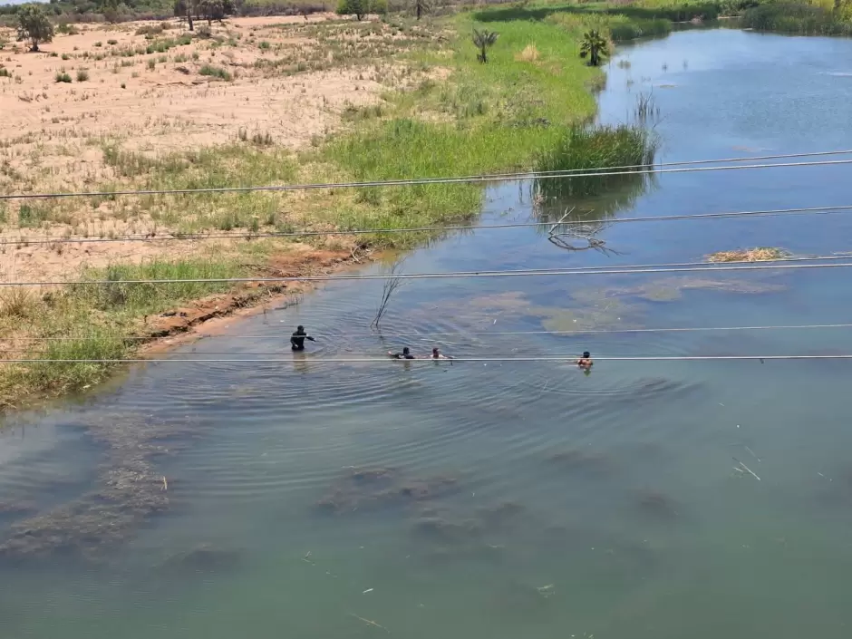 Muere hombre tras intentar rescatar a familia arrastrada por canal en el Valle de Mexicali