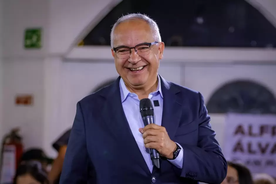 Alfredo �lvarez atiende invitaci�n de mujeres en Mexicali