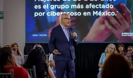 Alfredo �lvarez atiende invitaci�n de mujeres en Mexicali