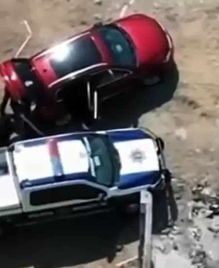 Polic�as grabados moviendo paquetes en veh�culos no cometieron il�cito; fue un a