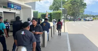Bloqueo de la CNTE paraliza acceso al Aeropuerto Internacional de Oaxaca