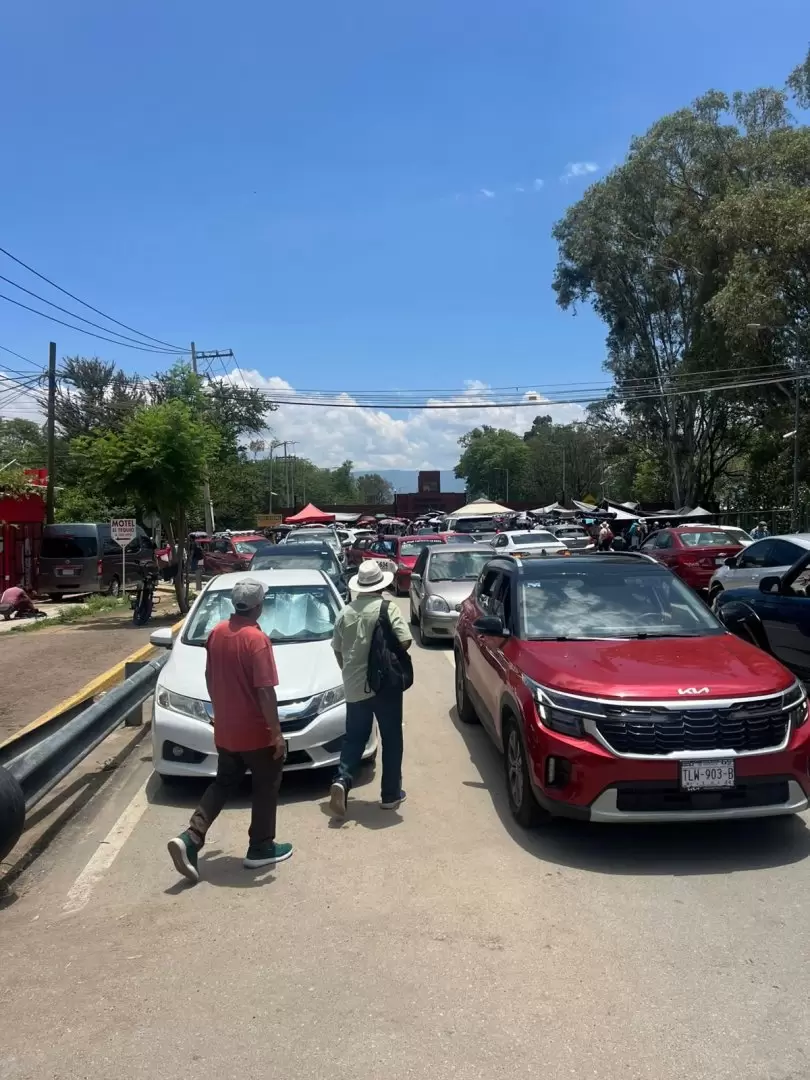Bloqueo de la CNTE paraliza acceso al Aeropuerto Internacional de Oaxaca