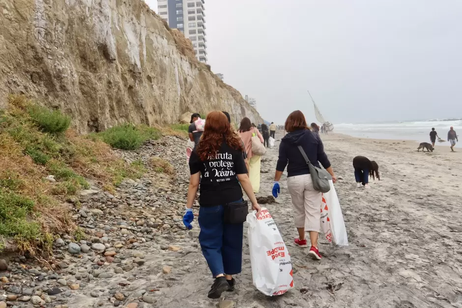 Retiran m�s de una tonelada de basura en playas de Tijuana