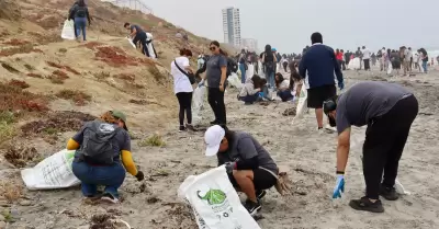 Retiran m�s de una tonelada de basura en playas de Tijuana