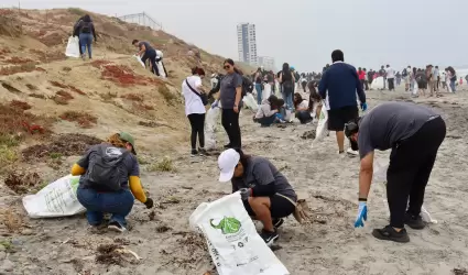 Retiran m�s de una tonelada de basura en playas de Tijuana