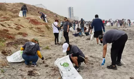 Retiran m�s de una tonelada de basura en playas de Tijuana