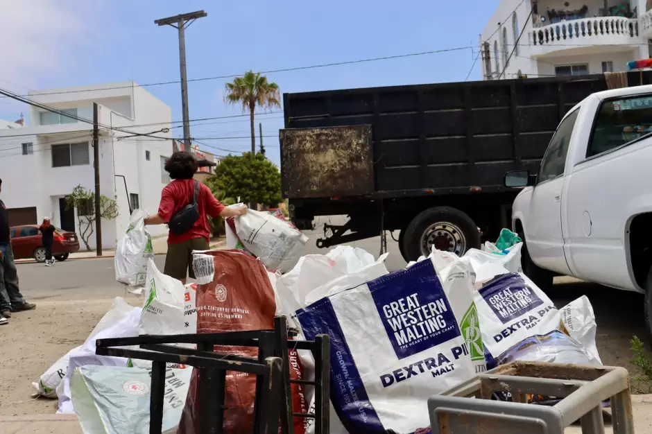Retiran m�s de una tonelada de basura en playas de Tijuana
