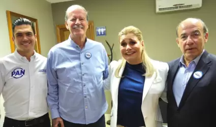 Maru Campos acompa�ada de expresidentes y dirigente nacional del PAN