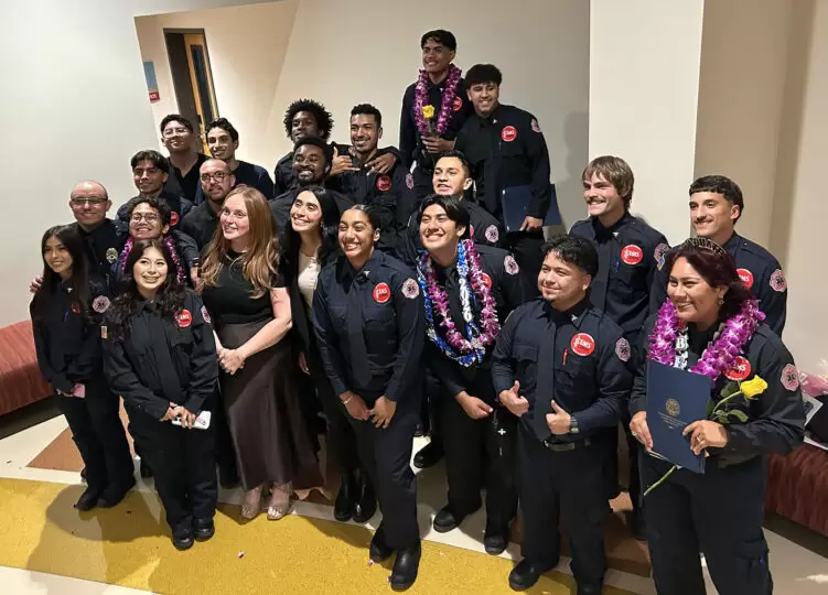 Se gradúan 17 jóvenes del programa EMS Corps del Condado de San Diego