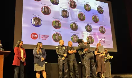 Se grad�an 17 j�venes del programa EMS Corps del Condado de San Diego