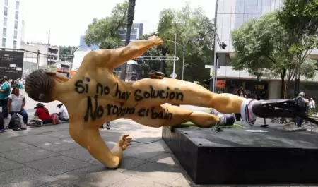 Maestros de la CNTE derribaron y vandalizaron algunas esculturas instaladas con