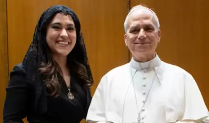 Mar�a Montserrat Alvarado y el papa Le�n XIV