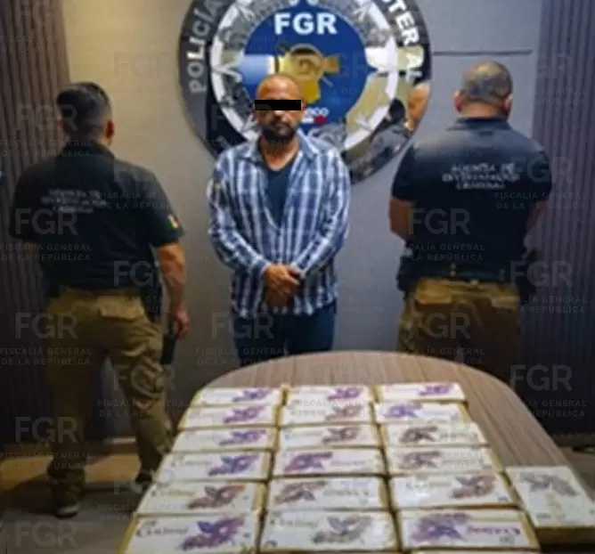 Dos hombres son detenidos en el Aeropuerto de Tijuana junto con 52 kilos de posible coca�na
