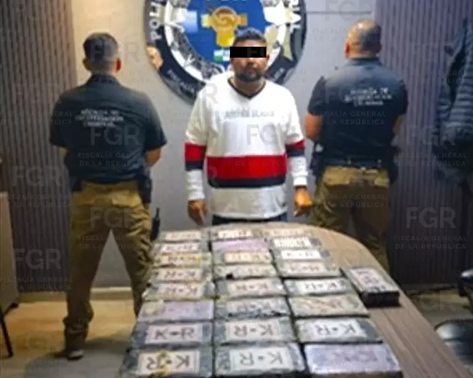 Dos hombres son detenidos en el Aeropuerto de Tijuana junto con 52 kilos de posible coca�na