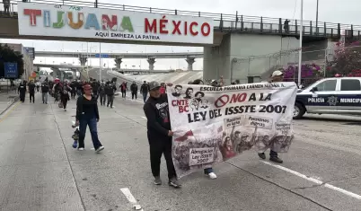 CNTE llev� protesta a la frontera y cerraron acceso a M�xico por El Chaparral