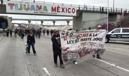CNTE llev� protesta a la frontera y cerraron acceso a M�xico por El Chaparral