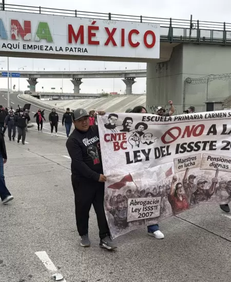 CNTE llev� protesta a la frontera y cerraron acceso a M�xico por El Chaparral