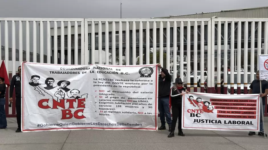 CNTE llev� protesta a la frontera y cerraron acceso a M�xico por El Chaparral