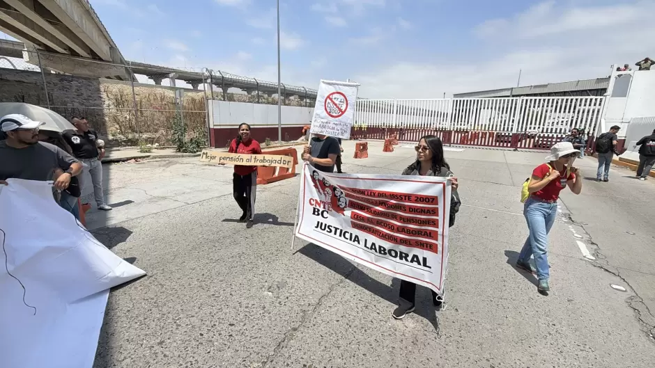 CNTE llev� protesta a la frontera y cerraron acceso a M�xico por El Chaparral