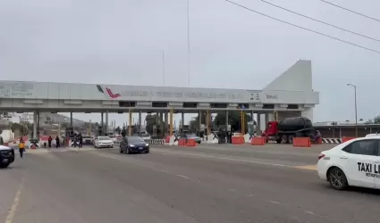 CNTE libera casetas y anuncia movilizaci�n hacia el aeropuerto de Tijuana