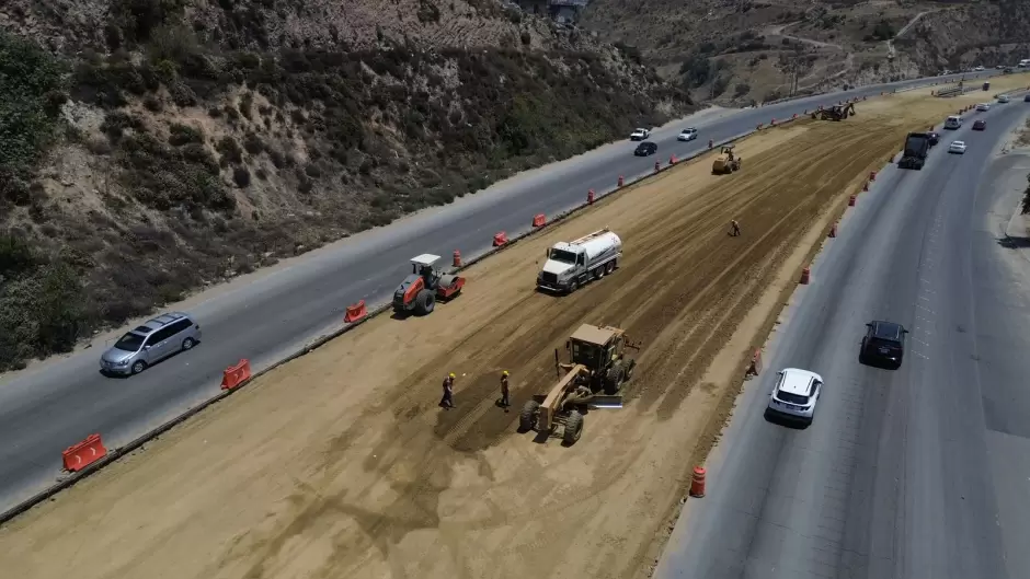 Obras de ampliaci�n en el corredor Tijuana-Rosarito 2000