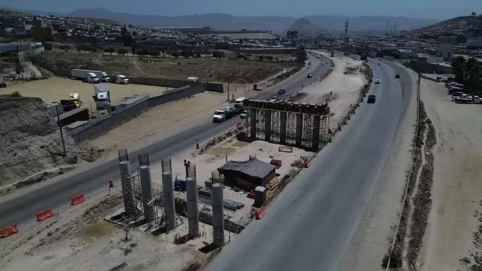 Obras de ampliaci�n en el corredor Tijuana-Rosarito 2000