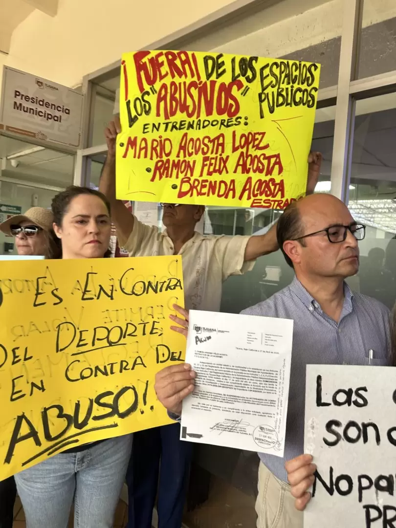 Exigen vecinos de Lomas Hipódromo desalojo de cancha usada por academia de basquetbol privada