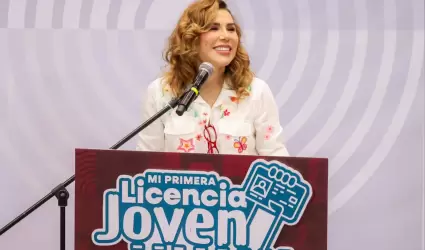 Facilita gobernadora Marina del Pilar primera licencia de conducir para juventud
