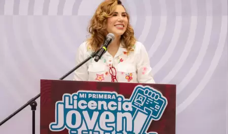 Facilita gobernadora Marina del Pilar primera licencia de conducir para juventud