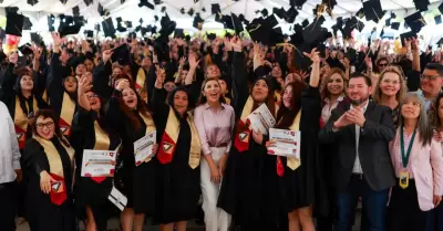 Egresa tercera generaci�n de preparatoria impulsada por Tarjeta Violeta en Baja 