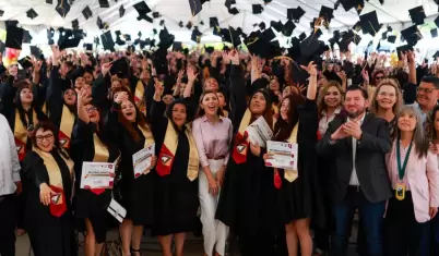 Egresa tercera generaci�n de preparatoria impulsada por Tarjeta Violeta en Baja 