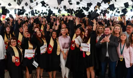 Egresa tercera generaci�n de preparatoria impulsada por Tarjeta Violeta en Baja 