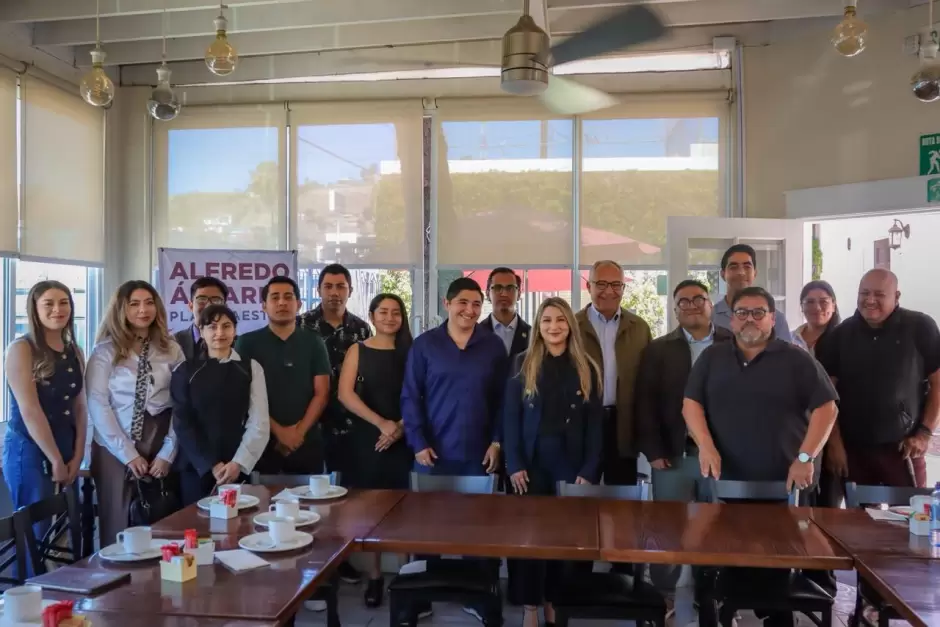 Alfredo Álvarez y jóvenes abogados plantean modernización del sistema judicial