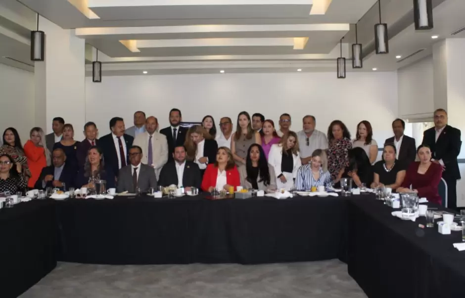 Fernando Maldonado Lamadrid asume presidencia del Capítulo San Quintín del Colegio de Abogados Constitucionalistas